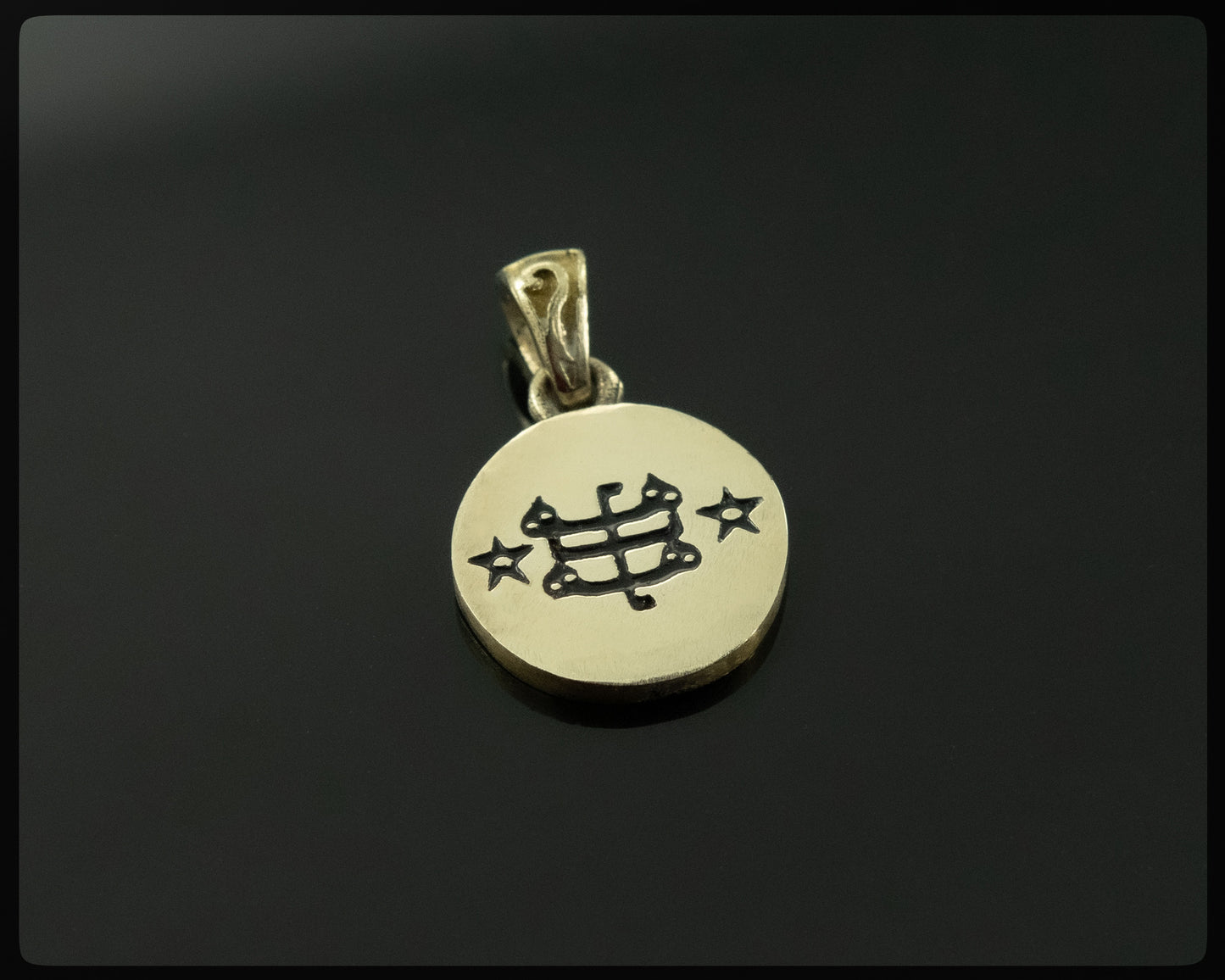 Doppelseitiger Bahai-Anhänger aus Messing mit Ringstein-Symbol und Lebensbaum